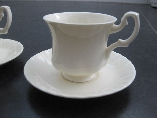 Royal Albert Affinity 2 sets kop en schotel porselein, Ophalen of Verzenden, Zo goed als nieuw, Porselein, Kop en/of schotel