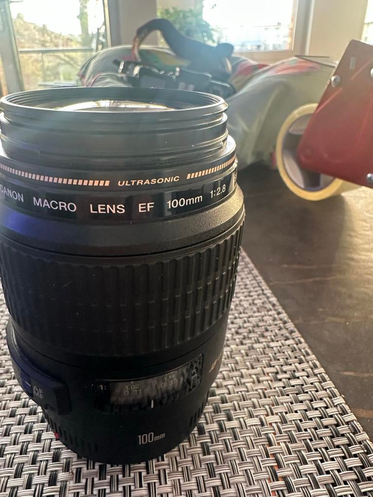 Canon EF 100mm F2.8 Macro USM lens met Hoya UV filter, Ophalen of Verzenden, Zo goed als nieuw, Macrolens
