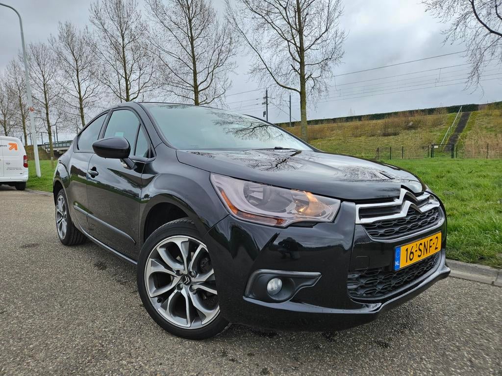 Citroën DS4 1.6 VTI Chic APK | NAVI | PARKEERSENS | INRUIL, Auto's, Citroën, Zwart, 4 cilinders, Zwart, Particulier