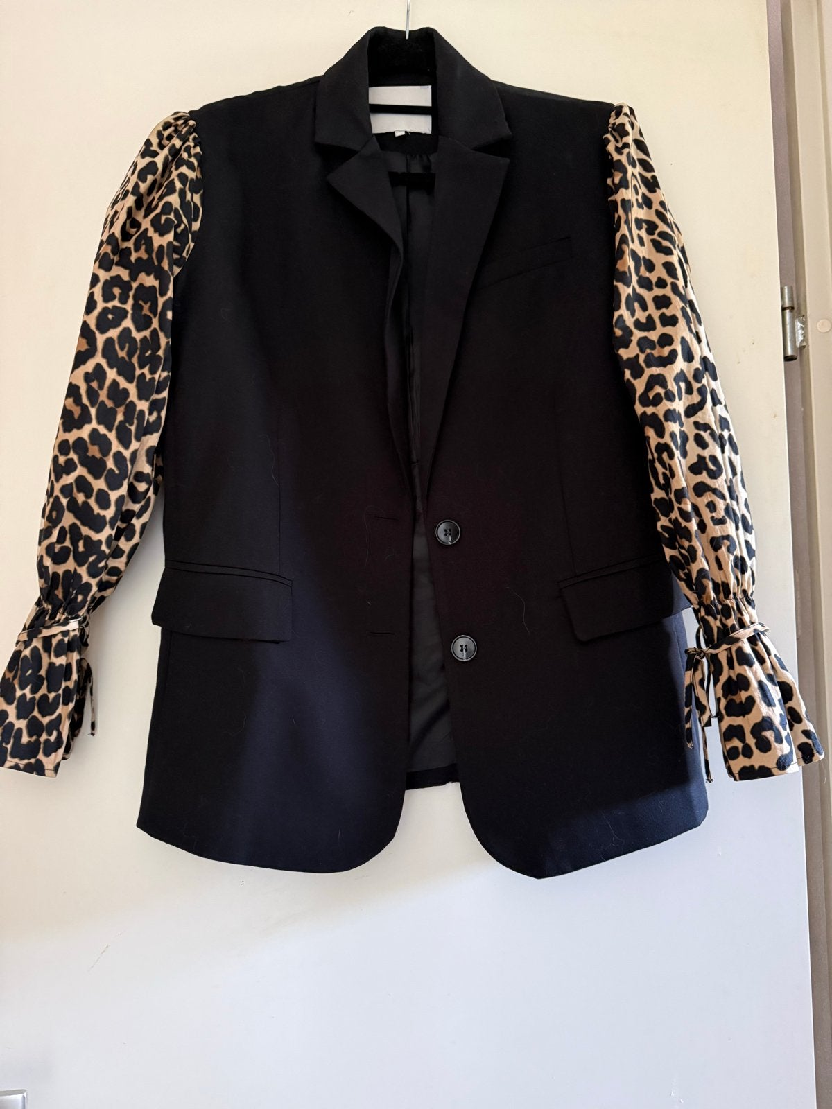 Gevoerd Colbert met Luipaardprint Mouwen Maat S, Zwart, Nieuw, Ophalen of Verzenden, Jasje