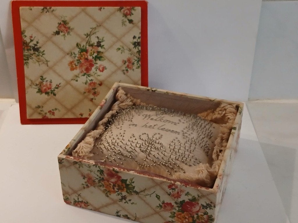 Antiek Victoriaans babyuitzetspeldenkussen, circa 1854, Ophalen of Verzenden