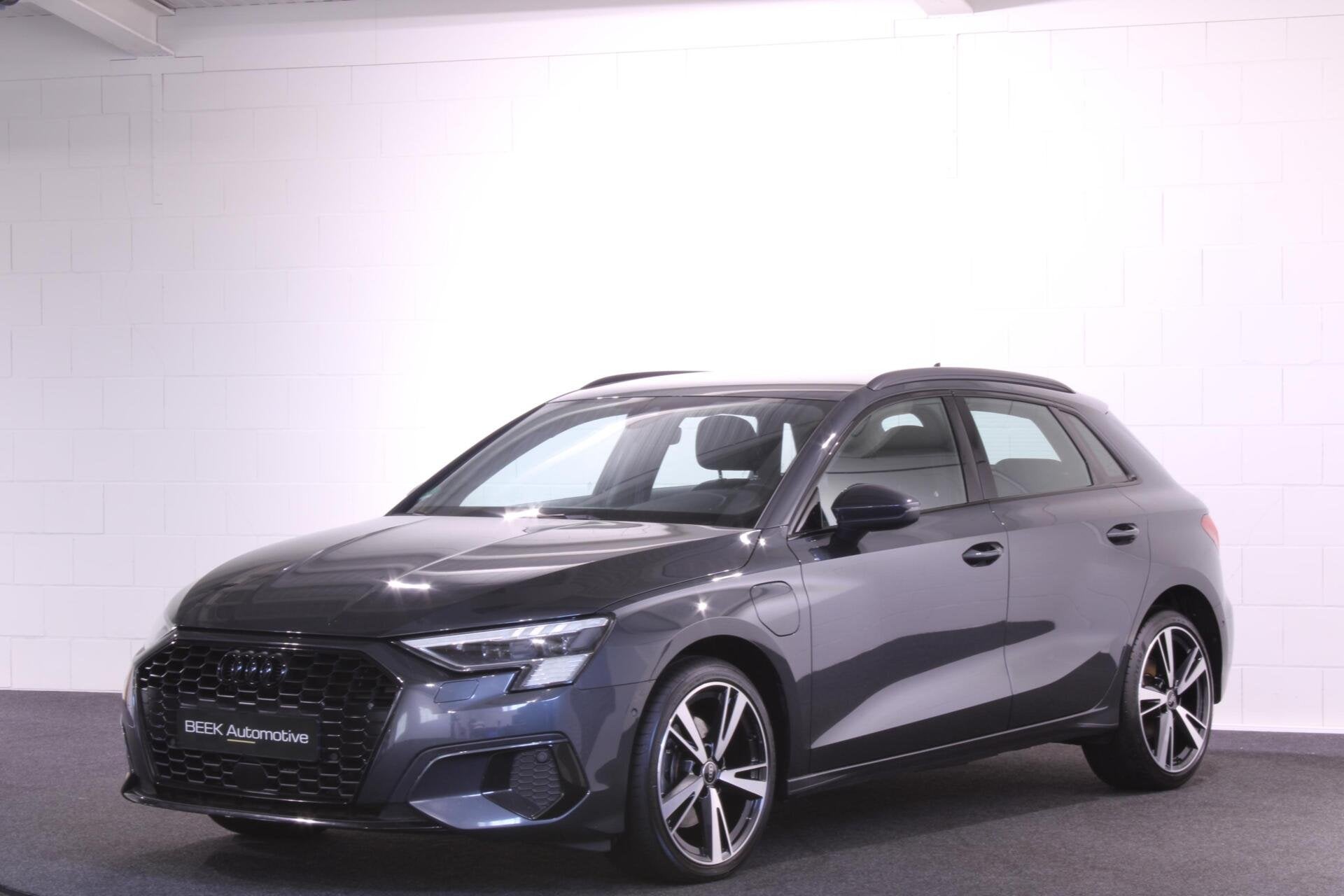 Audi A3 Sportback 40 TFSIe Advanced | MATRIX | CAMERA |, Auto's, Stof, Gebruikt, Zwart, 4 cilinders