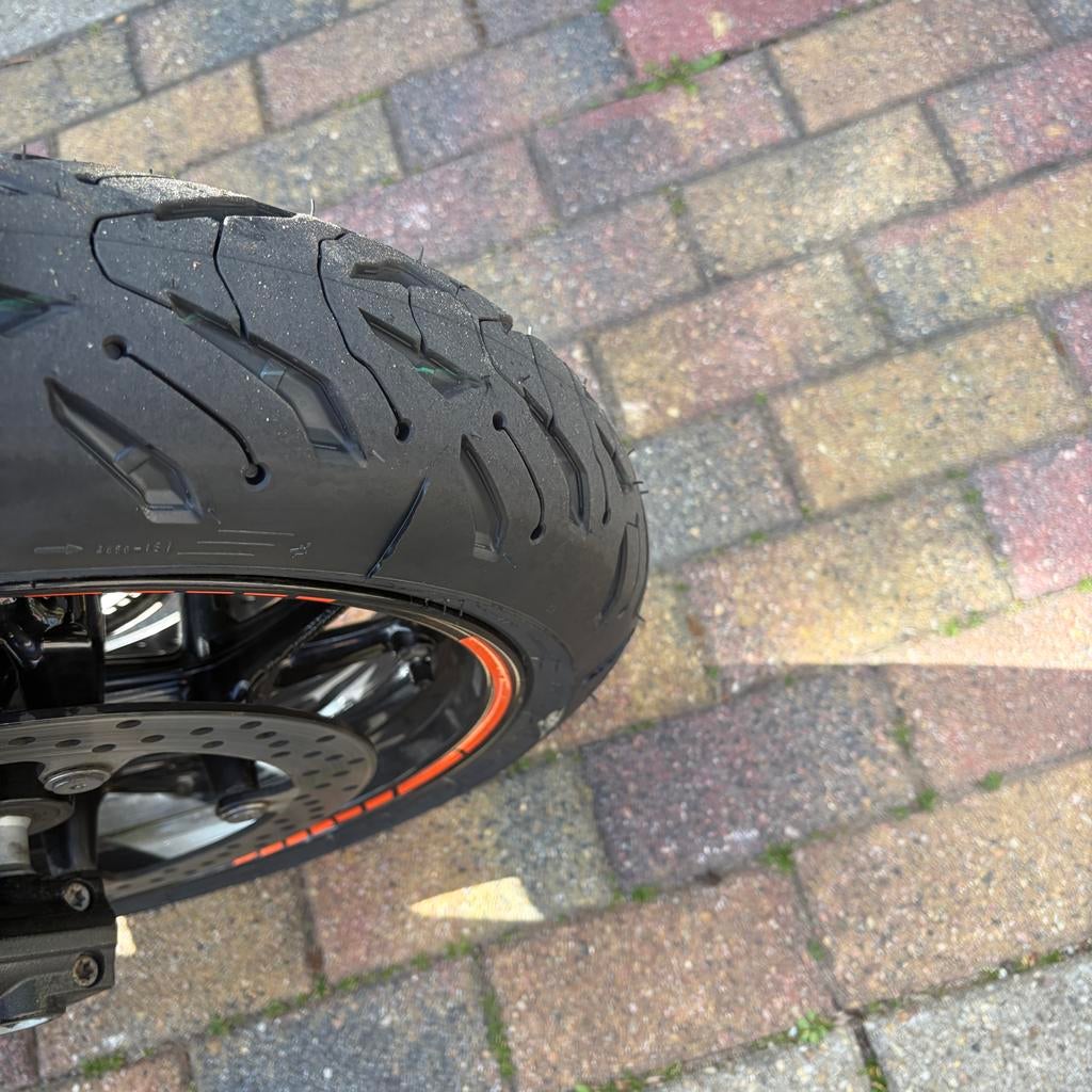 BMW F800R met nieuwe michelin road 6 banden en kettingset, Motoren, Particulier, Naked bike, LED Verlichting