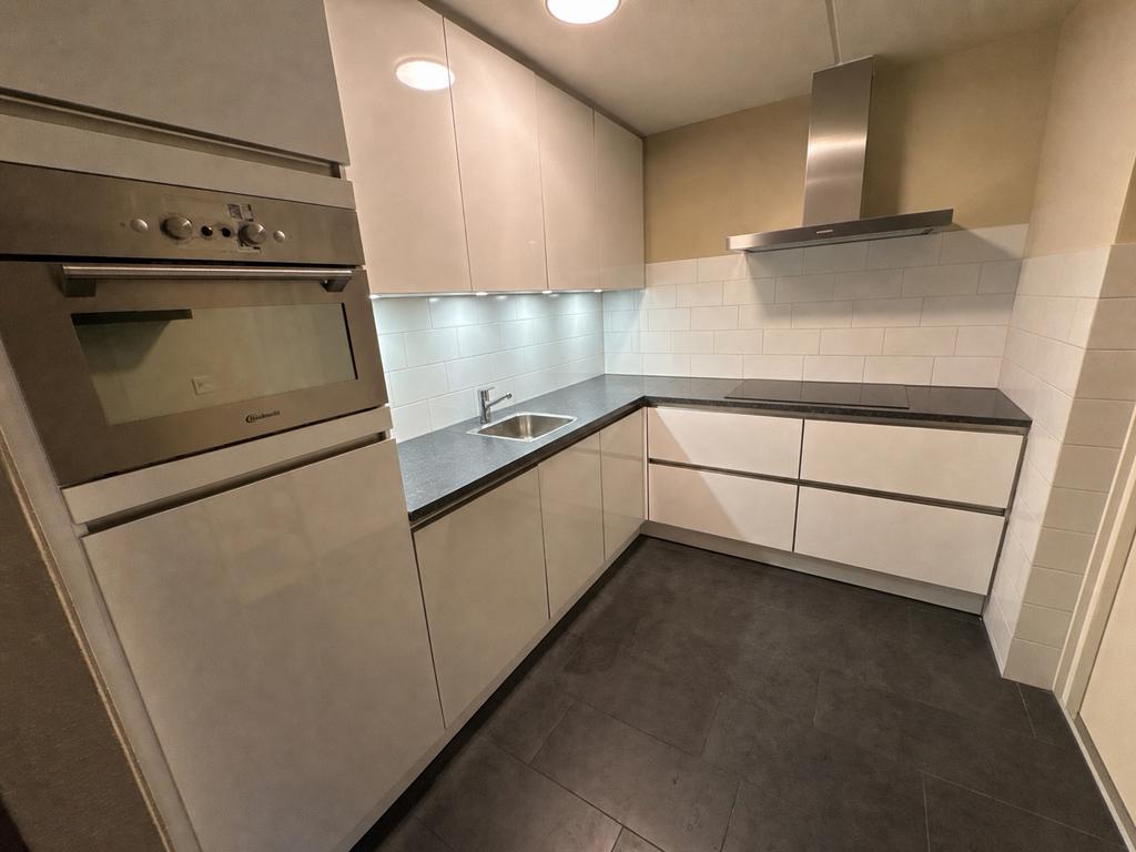 Complete keuken met inbouwapparatuur wegens verbouwing, Ophalen, Gebruikt, Wit, Hoekkeuken