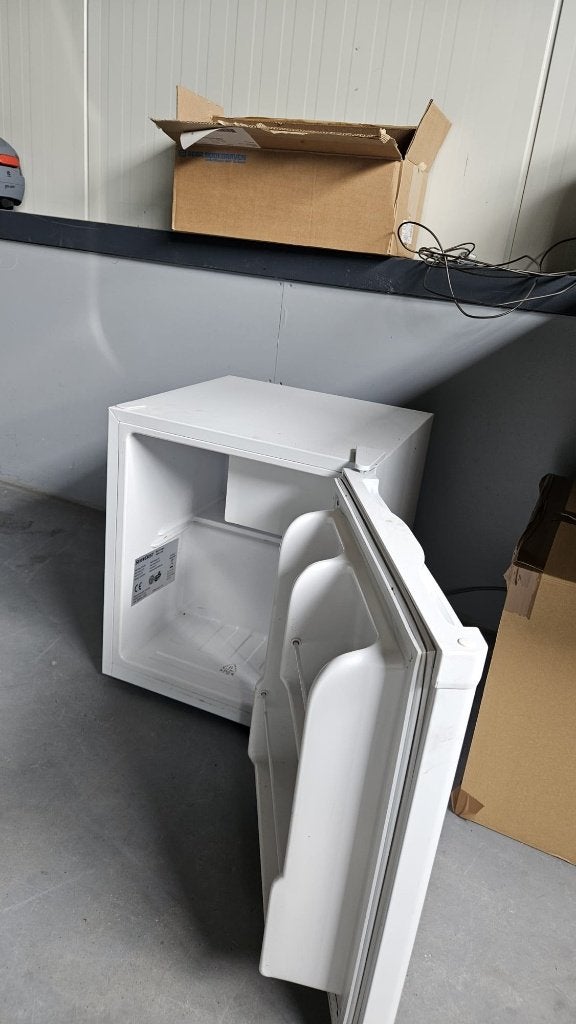 Koelkast klein, Ophalen, Minder dan 85 cm, Met vriesvak, Minder dan 75 liter