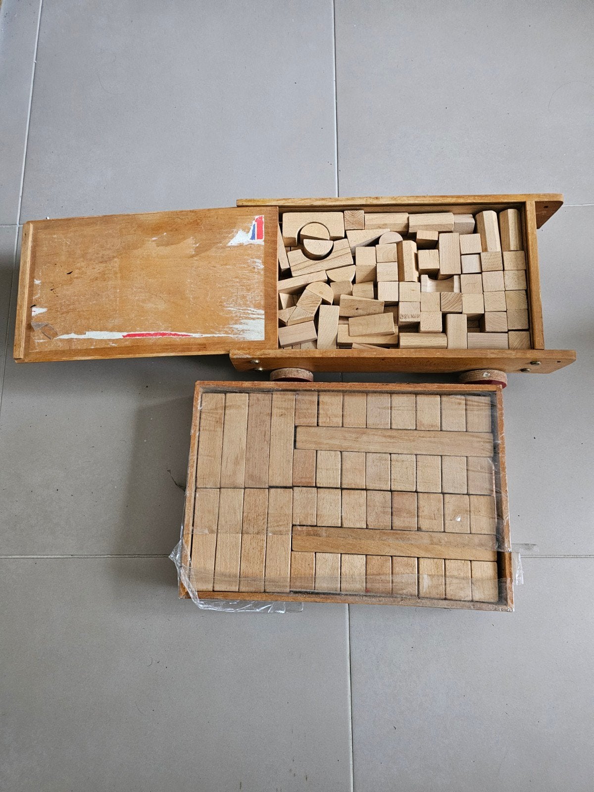 Houten bouwblokken in houten kar - Vintage speelgoed, Ophalen, Zo goed als nieuw, Overige typen