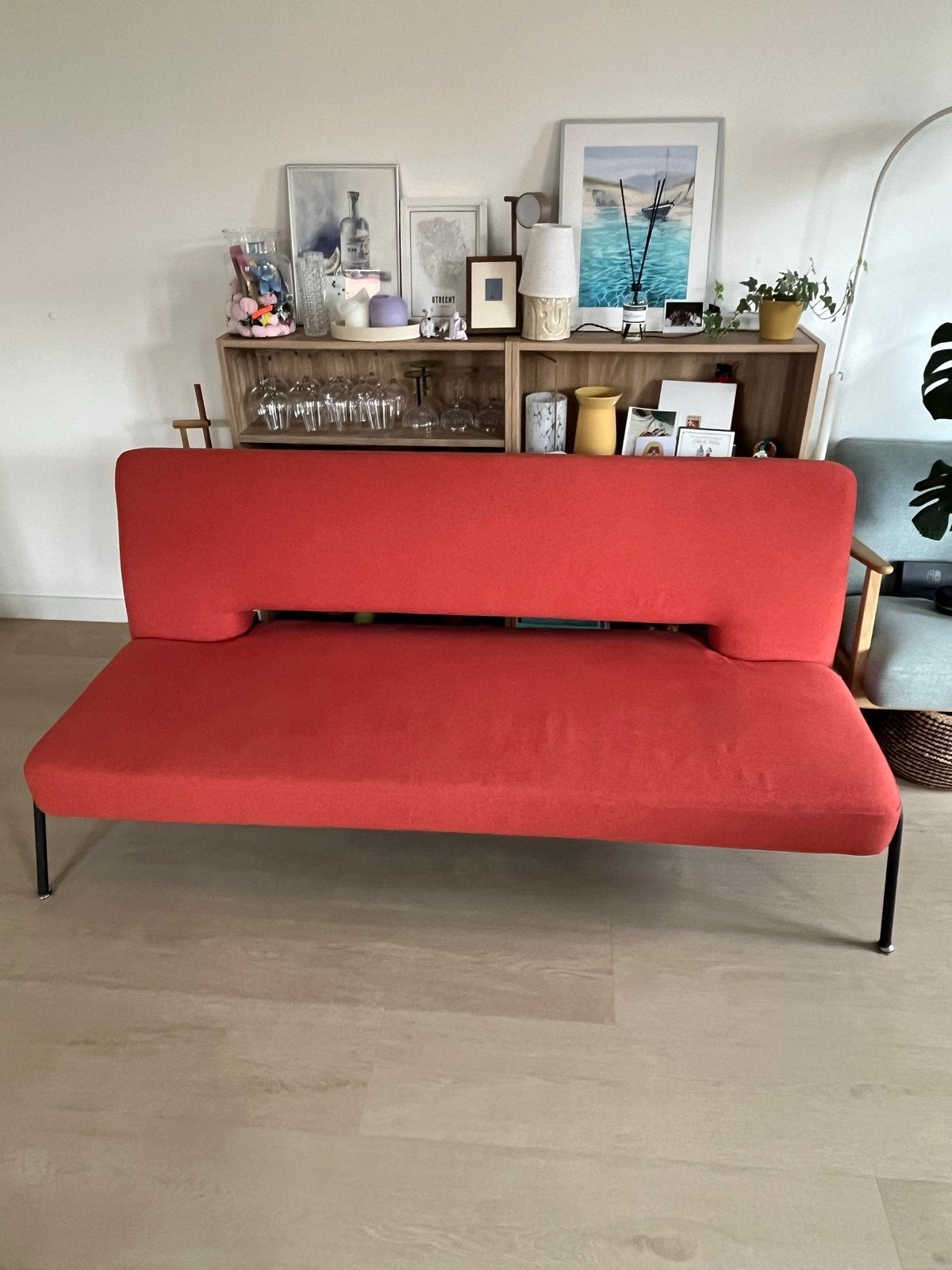 Stijlvolle rode slaapbank - MADE, Ophalen, Gebruikt, 70 cm of minder, Tweepersoons