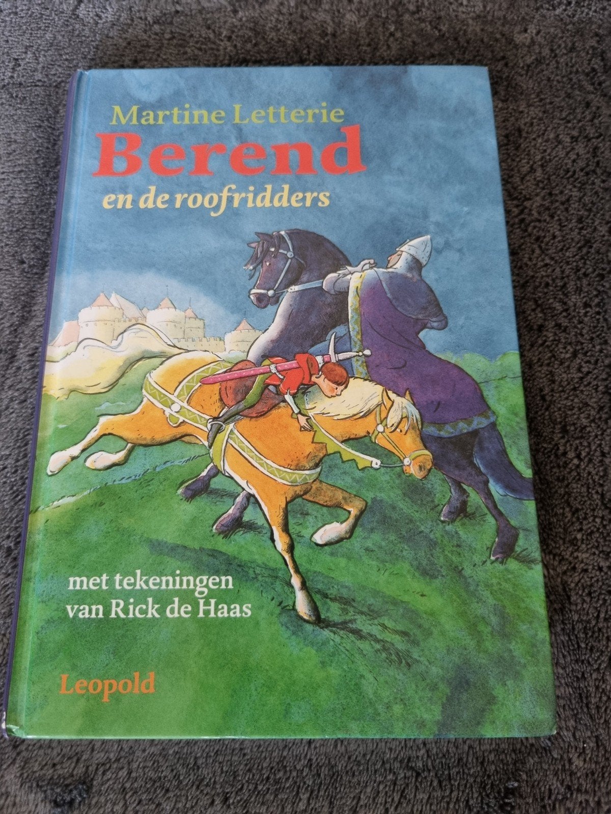 Martine Letterie - Berend en de roofridders, Martine Letterie, Fictie algemeen, Ophalen of Verzenden, Zo goed als nieuw