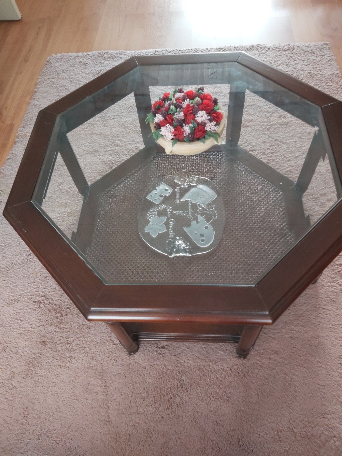Noten houten 8 kanten salon tafel, Huis en Inrichting, Tafels | Salontafels, 100 tot 150 cm, Zo goed als nieuw, Overige houtsoorten