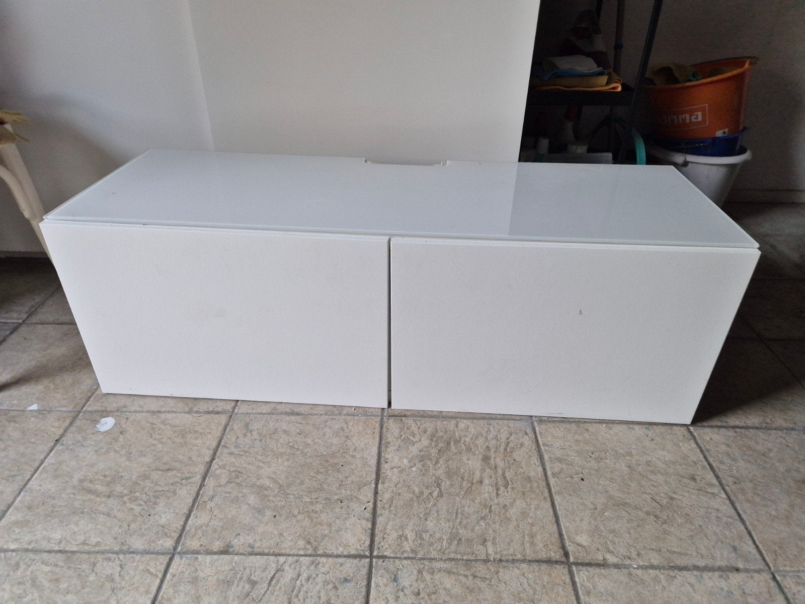 ikea tv meubel met glazen blad, Huis en Inrichting, Ophalen, Gebruikt, 100 tot 150 cm, Modern