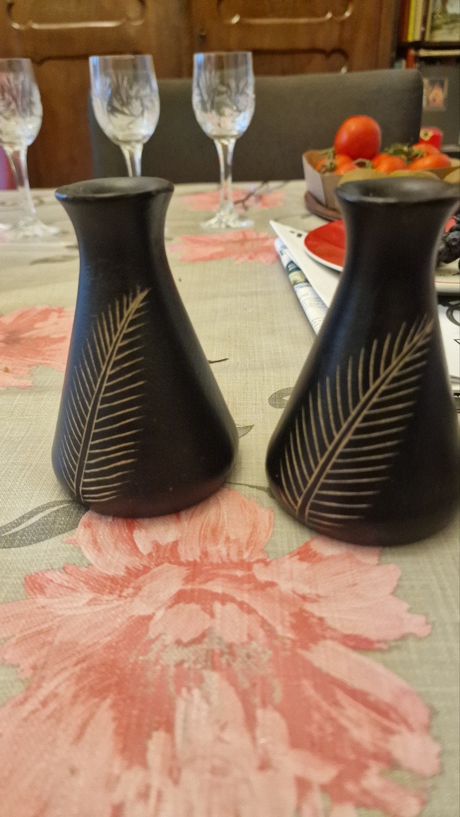 2zwarte houten Zweedse vaasjes., Ophalen of Verzenden