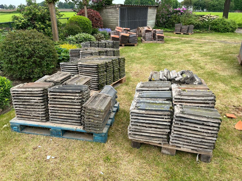 Partij gebruikte dakpannen D W&S | Nokpannen + hoekpannen, Gebruikt, Steen of Klei, Ophalen of Verzenden, 15 m² of meer