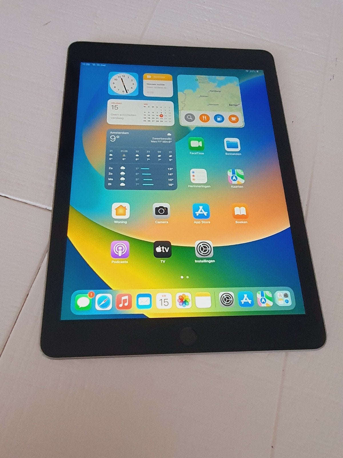Apple iPad (5e generatie) - 32GB - Wi-Fi - Inclusief hoehoes, Computers en Software, Ophalen of Verzenden, 10 inch, Apple iPad