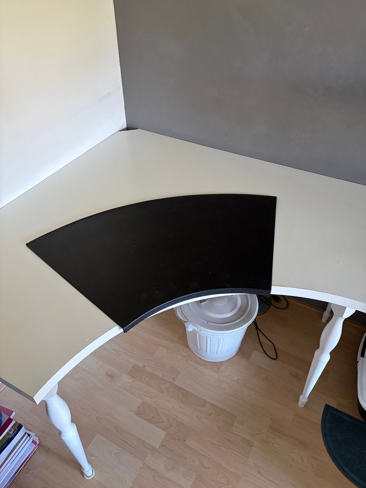Wit hoekbureau met sierlijke poten, Huis en Inrichting, Ophalen, Gebruikt, Hout, Hoekbureau