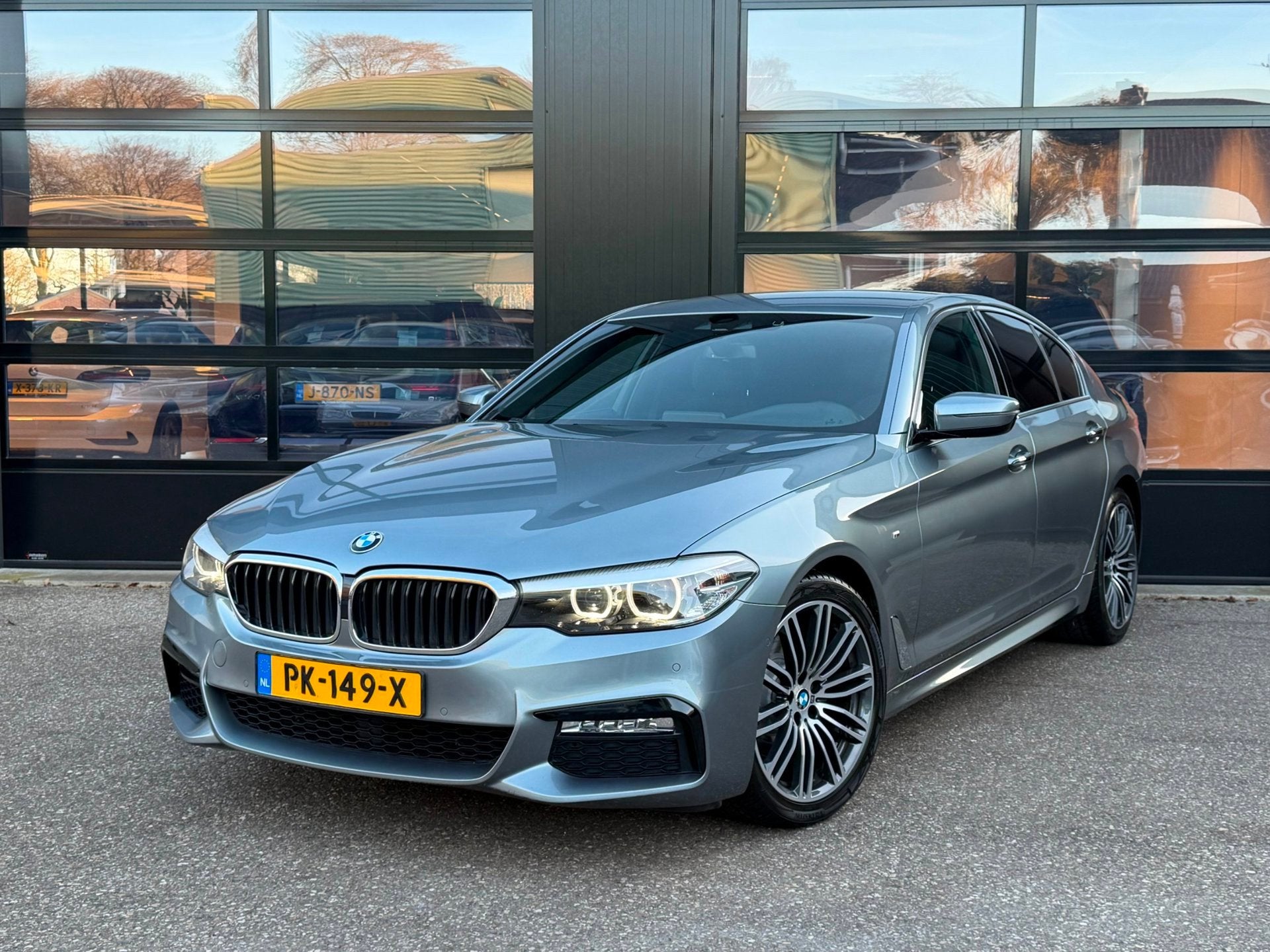BMW 5-Serie 520i M-Sport Edition Bluestone Metallic, Auto's, BMW, Automaat, Achterwielaandrijving, Gebruikt, Euro 6