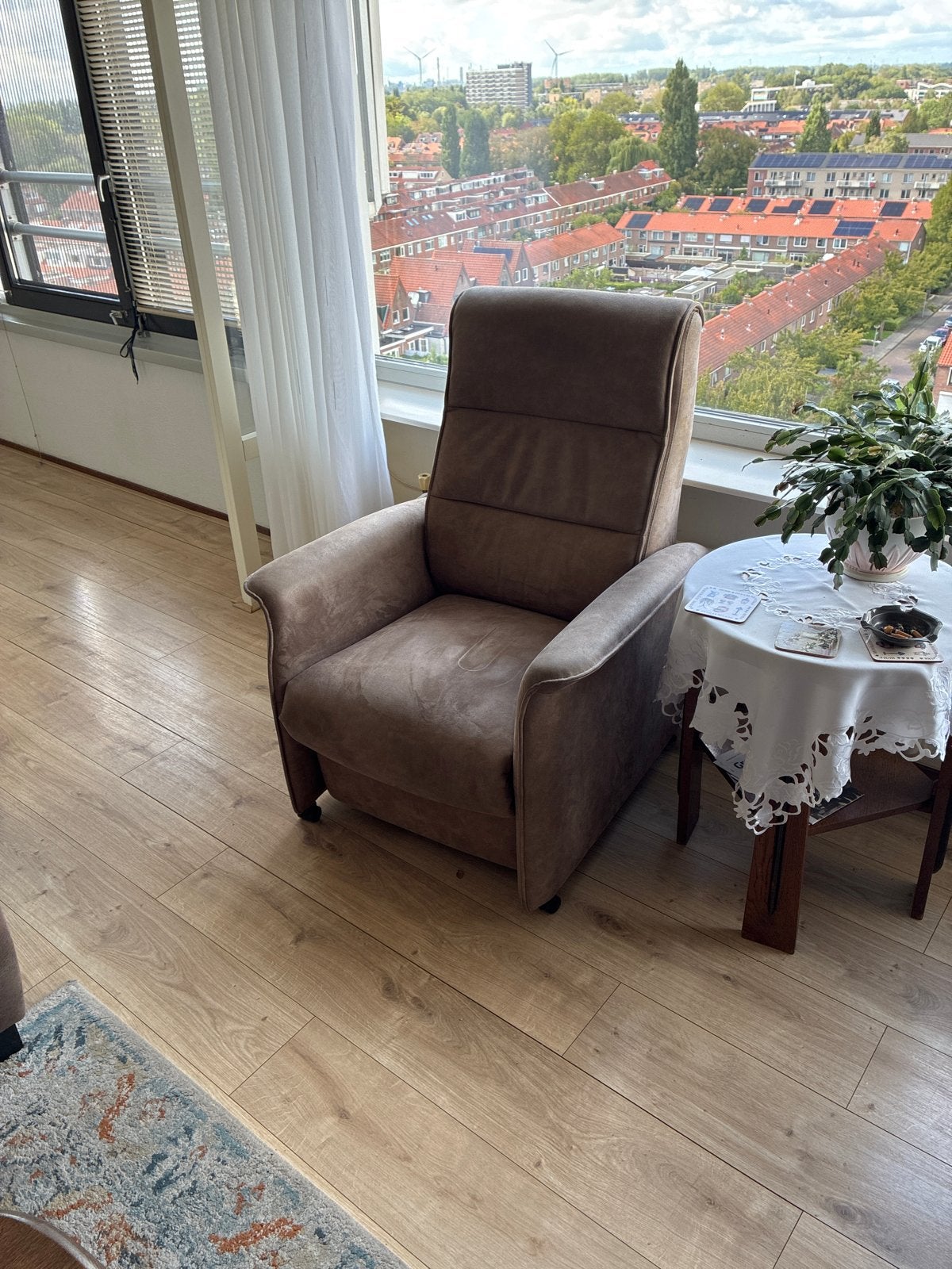 Comfortabele relaxfauteuil met elektrische bediening, Huis en Inrichting, Ophalen, Gebruikt, Stof, 75 tot 100 cm