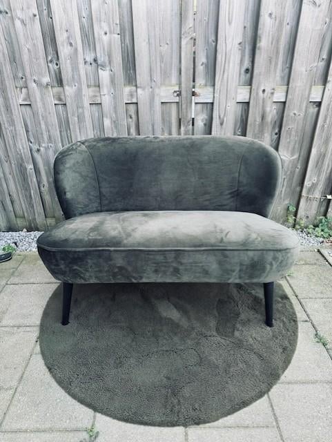 Groene velvet bank - Perfect voor bruiloft of evenement, Vintage, Modern, Glamour, Minder dan 75 cm, Tweepersoons, Ophalen of Verzenden