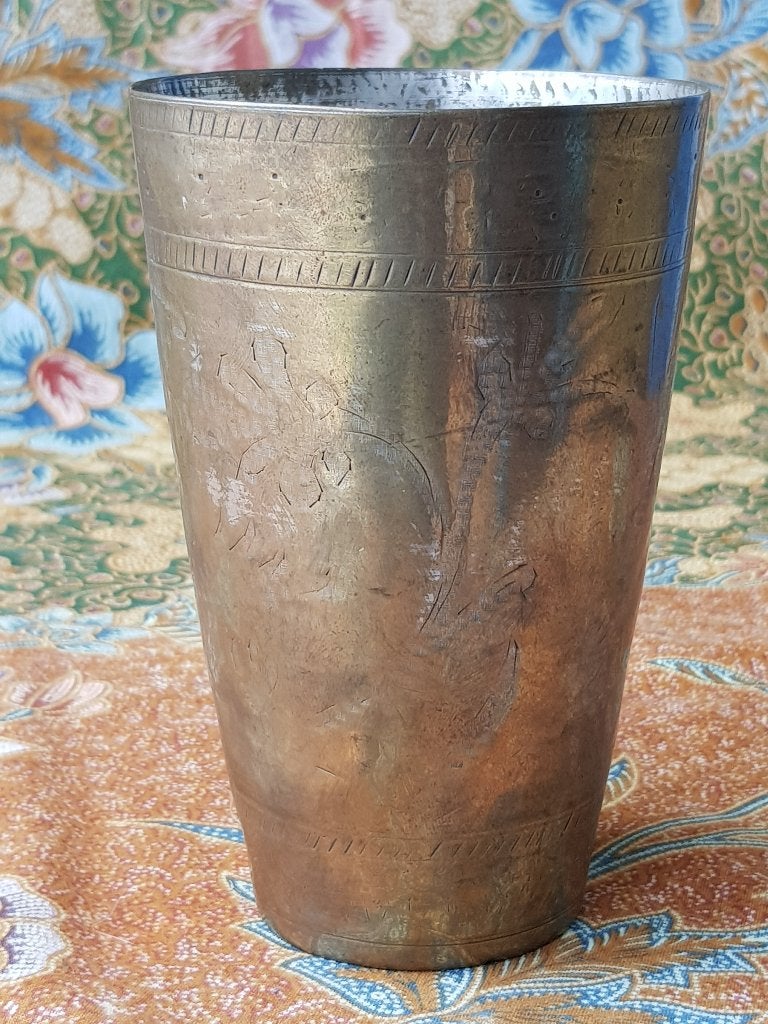 Mooie zware antieke Oosterse beker van bewerkt koper 13 cm., Antiek en Kunst, Antiek | Koper en Brons, Ophalen of Verzenden, Koper