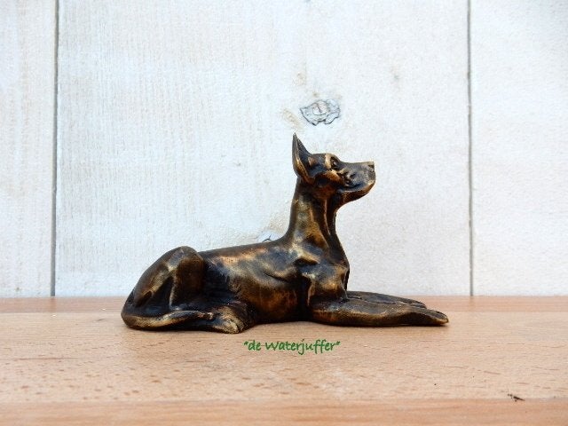 175*Bronzen hond liggend (Boven €75 geen verzendkosten), Ophalen of Verzenden, Nieuw, Overige materialen, Dierenbeeld