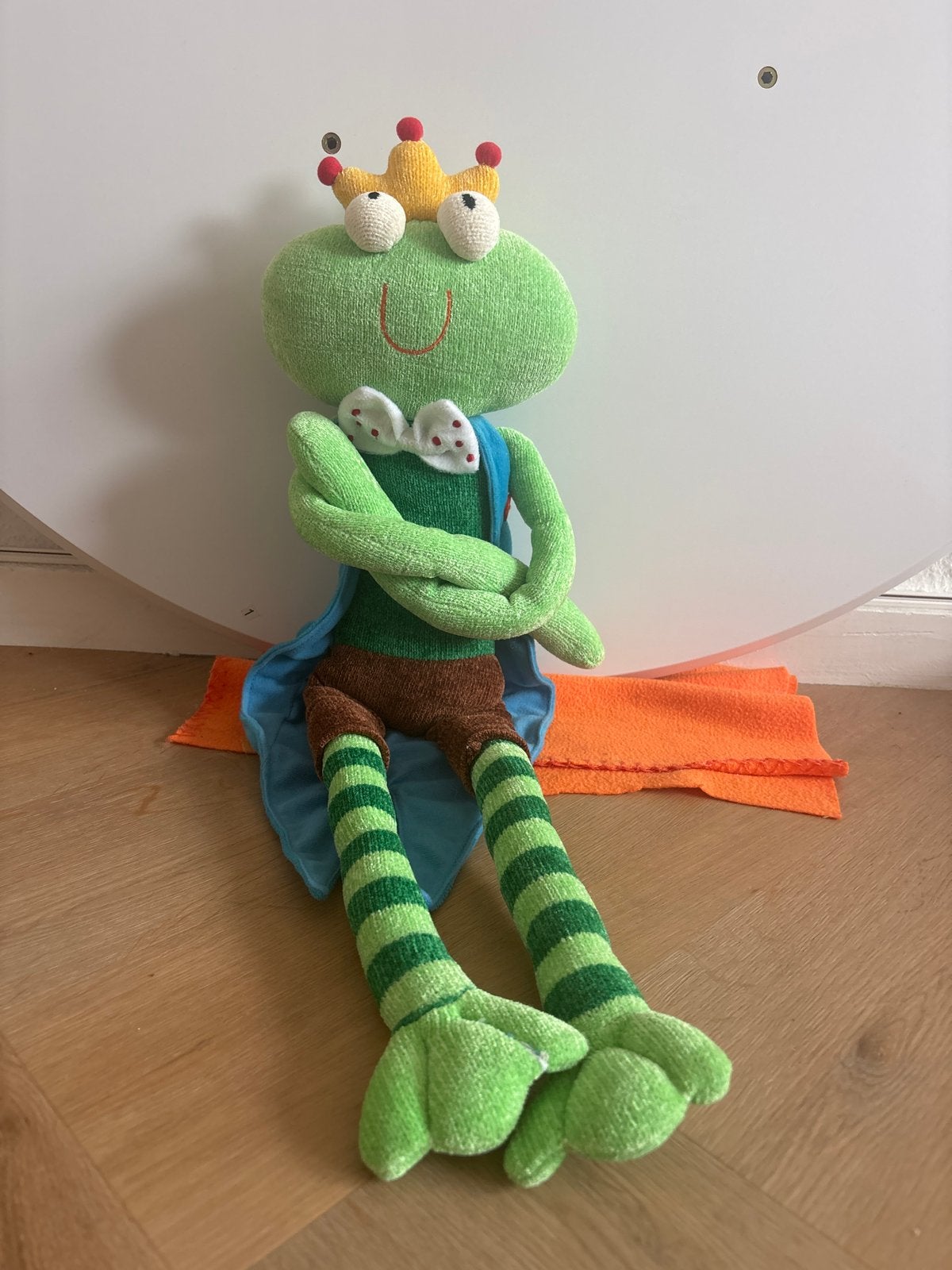 Grote kikker knuffel met kroon en cape, Kikker, Groen, Ophalen of Verzenden, Zo goed als nieuw