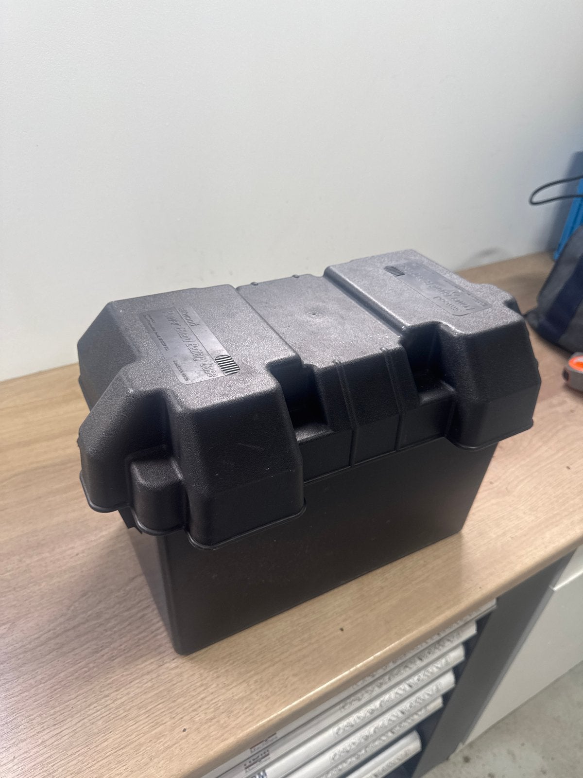 Accu bak kunststof met deksel - Atwood Power Guard Battery C, Auto-onderdelen, Gebruikt, Universele onderdelen