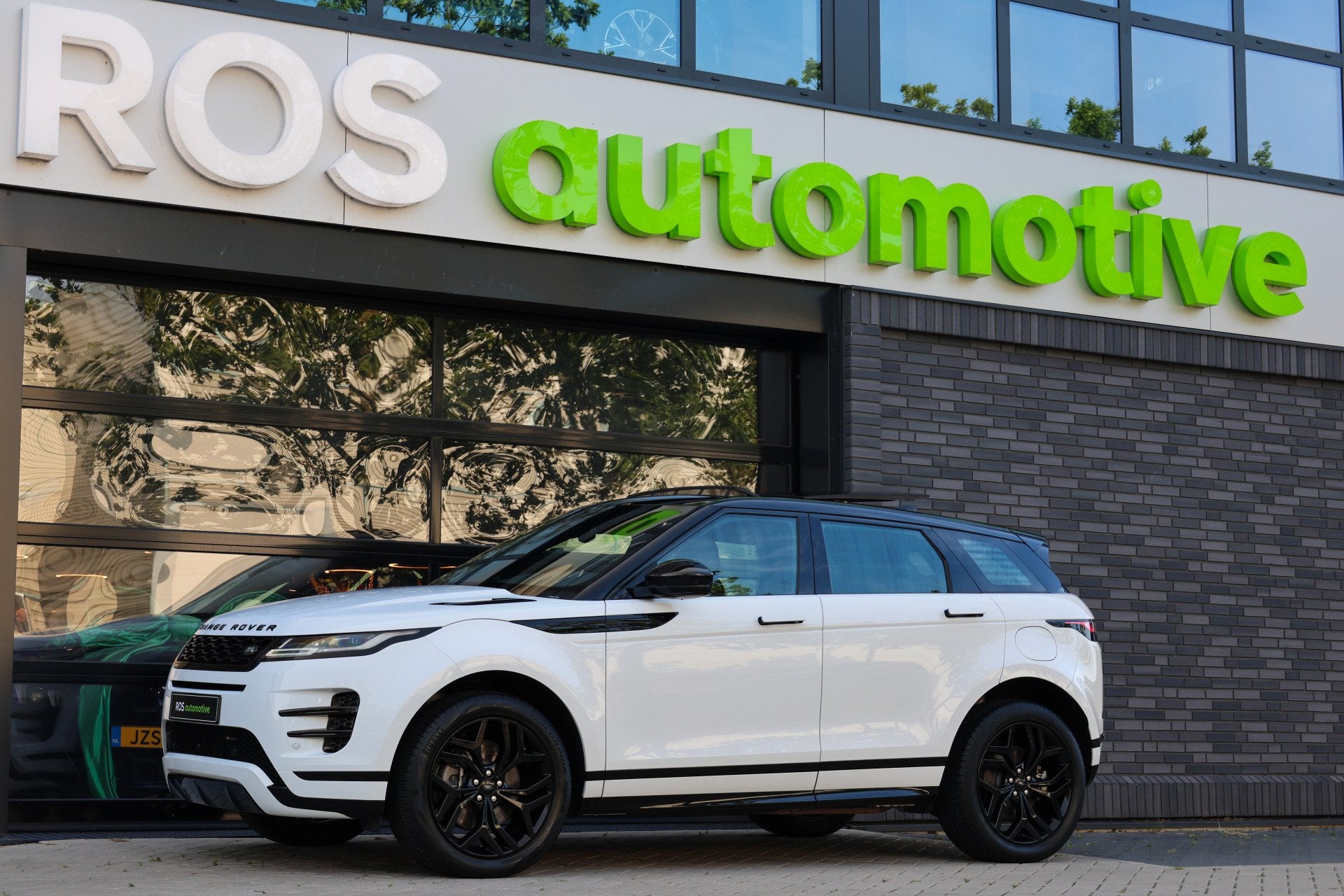 Land Rover Range Rover Evoque 1.5 P300e AWD R-Dynamic SE | P, Automaat, 309 pk, Zwart, Parkeersensor