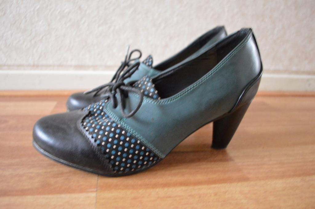 Blauwe Banned Nita oxford pumps vintage look maat 39, Kleding | Dames, Schoenen, Verzenden, Gedragen, Blauw