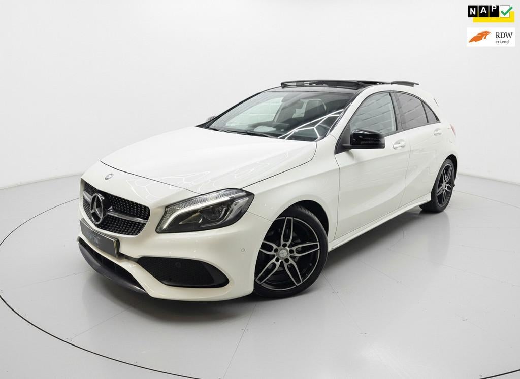 Mercedes-Benz A-klasse 160 AMG NIGHT PANO NAVI LEER NAP, Auto's, Gebruikt, 4 cilinders, Leder en Stof, Wit