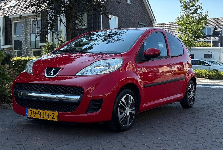 Peugeot 107 1.0 2011 Rood, Auto's, Voorwielaandrijving, Euro 5, Stof, Zwart