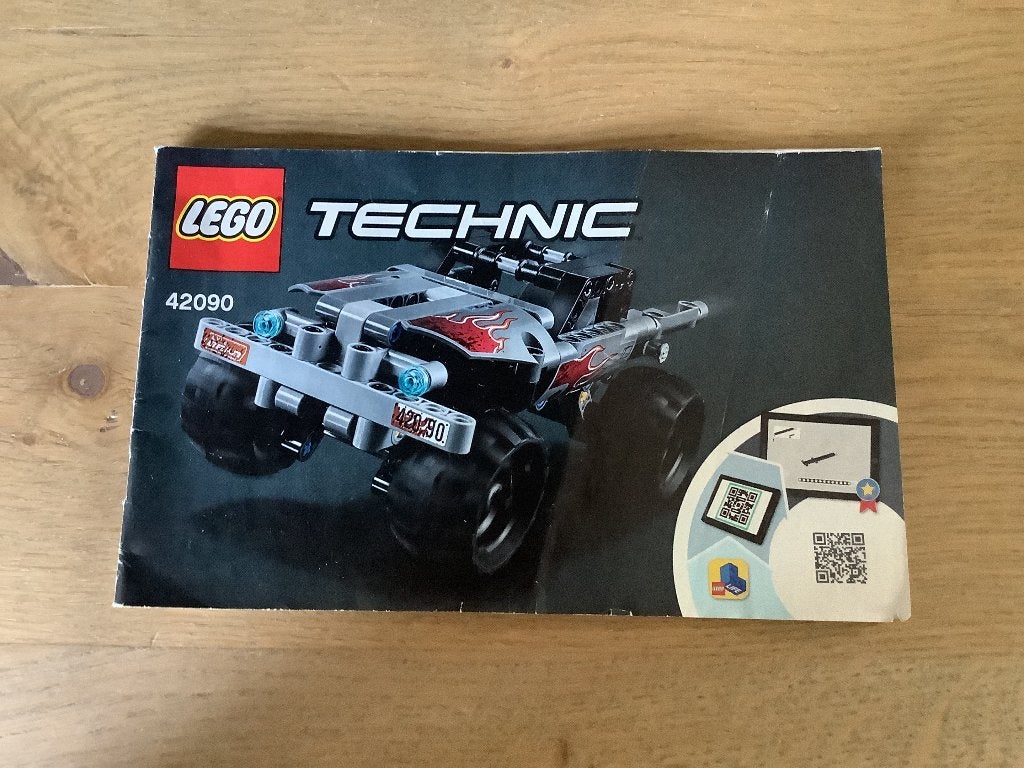 Lego Technic 42090 Vluchtwagen, Kinderen en Baby's, Speelgoed | Duplo en Lego, Zo goed als nieuw, Lego, Complete set, Compleet
