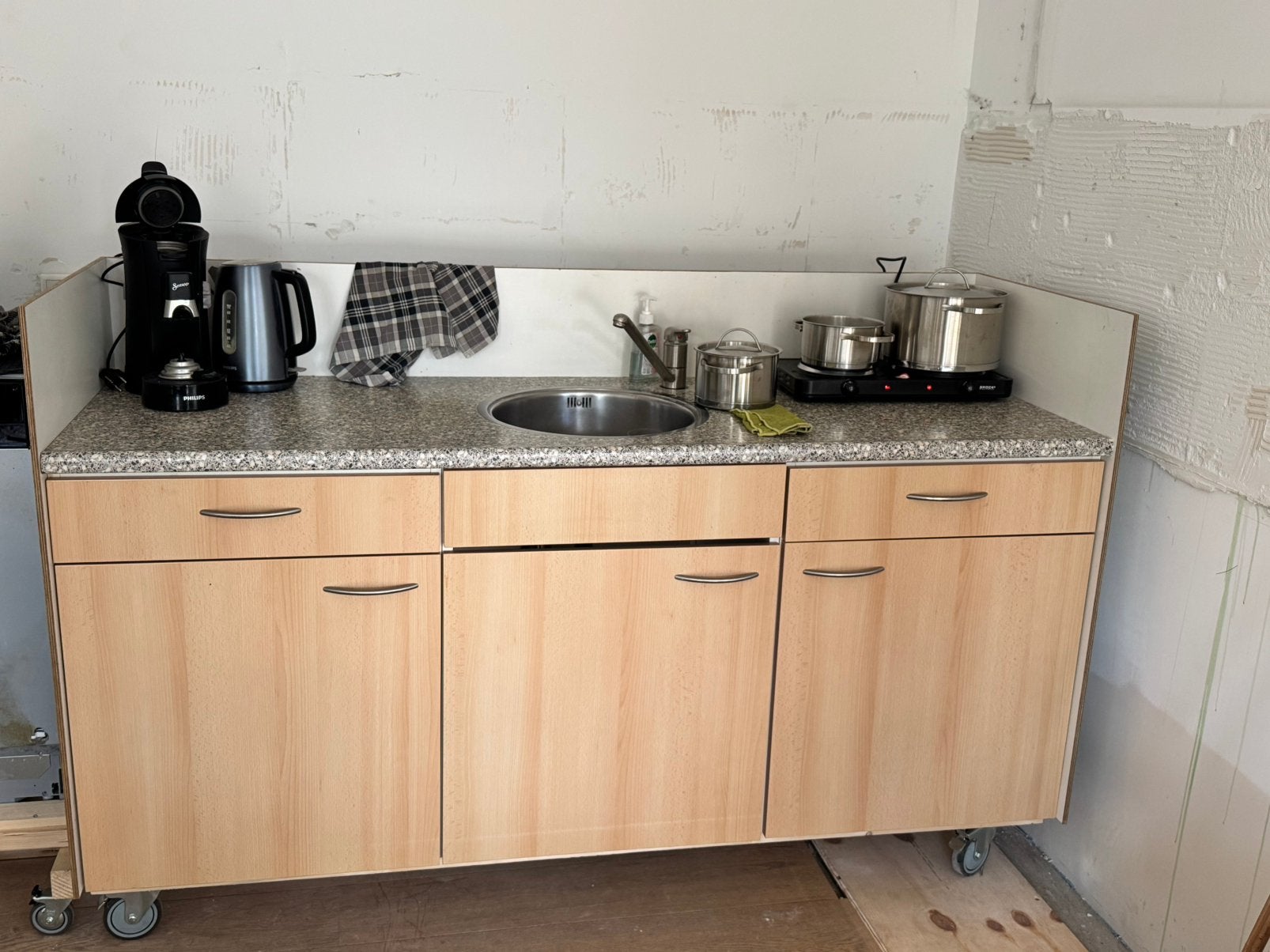 Verplaatsbaar Keukenblok, Huis en Inrichting, Keuken | Complete keukens, Ophalen, Gebruikt, Enkelwandige keuken, Overige kleuren