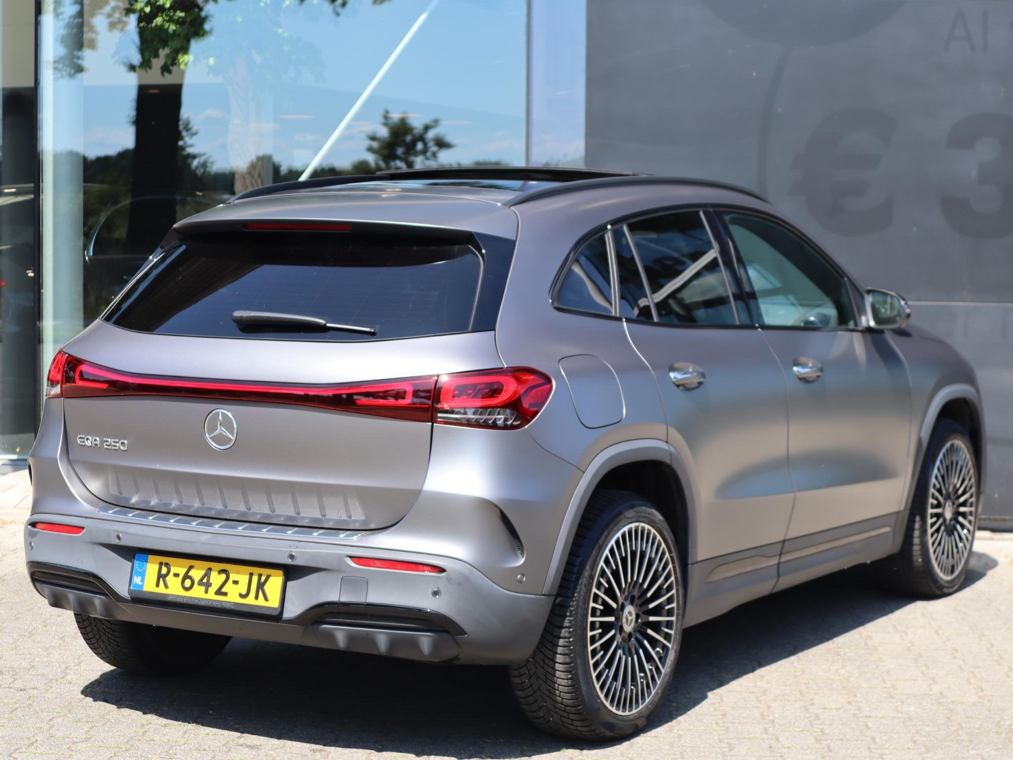Mercedes-Benz EQA 250 Business Solution AMG 67 kWh, Stof, 190 pk, 90 €/maand, SUV of Terreinwagen