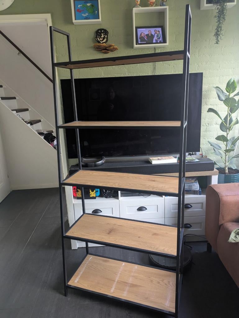 Schuine wandkast, Ophalen, Gebruikt