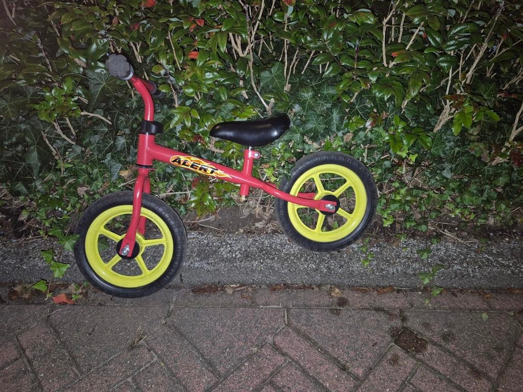 Mooi loopfietsje, Fietsen en Brommers, Fietsen | Driewielers, Ophalen, Zo goed als nieuw