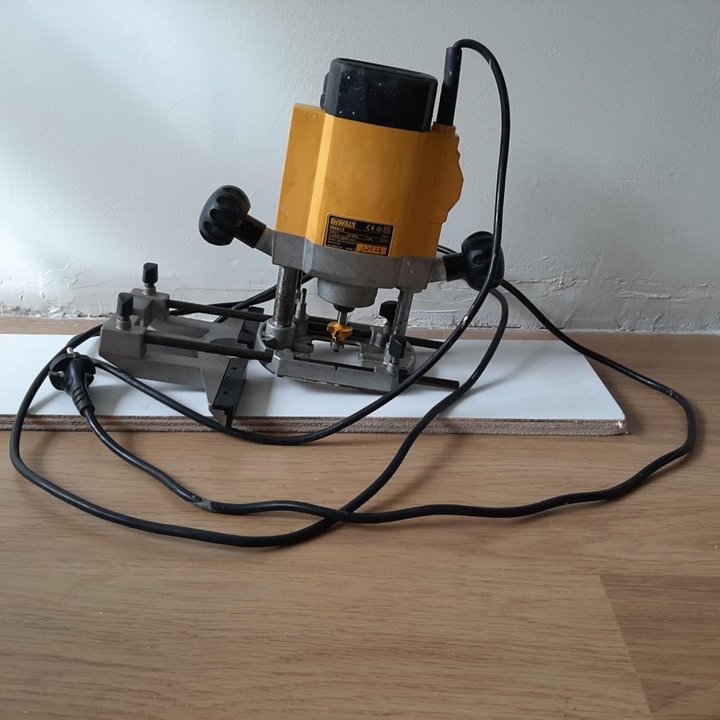DeWalt DW615 Bovenfrees 900W, Doe-het-zelf en Verbouw, Gereedschap | Freesmachines, Gebruikt, Elektrisch, Bovenfrees, Ophalen