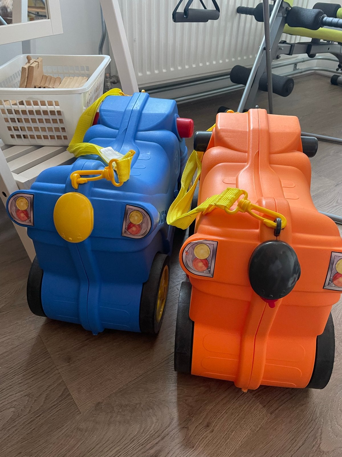 Kinder loopkoffer in oranje met een koordje, Gebruikt, Hard kunststof, Minder dan 50 cm, Minder dan 35 cm