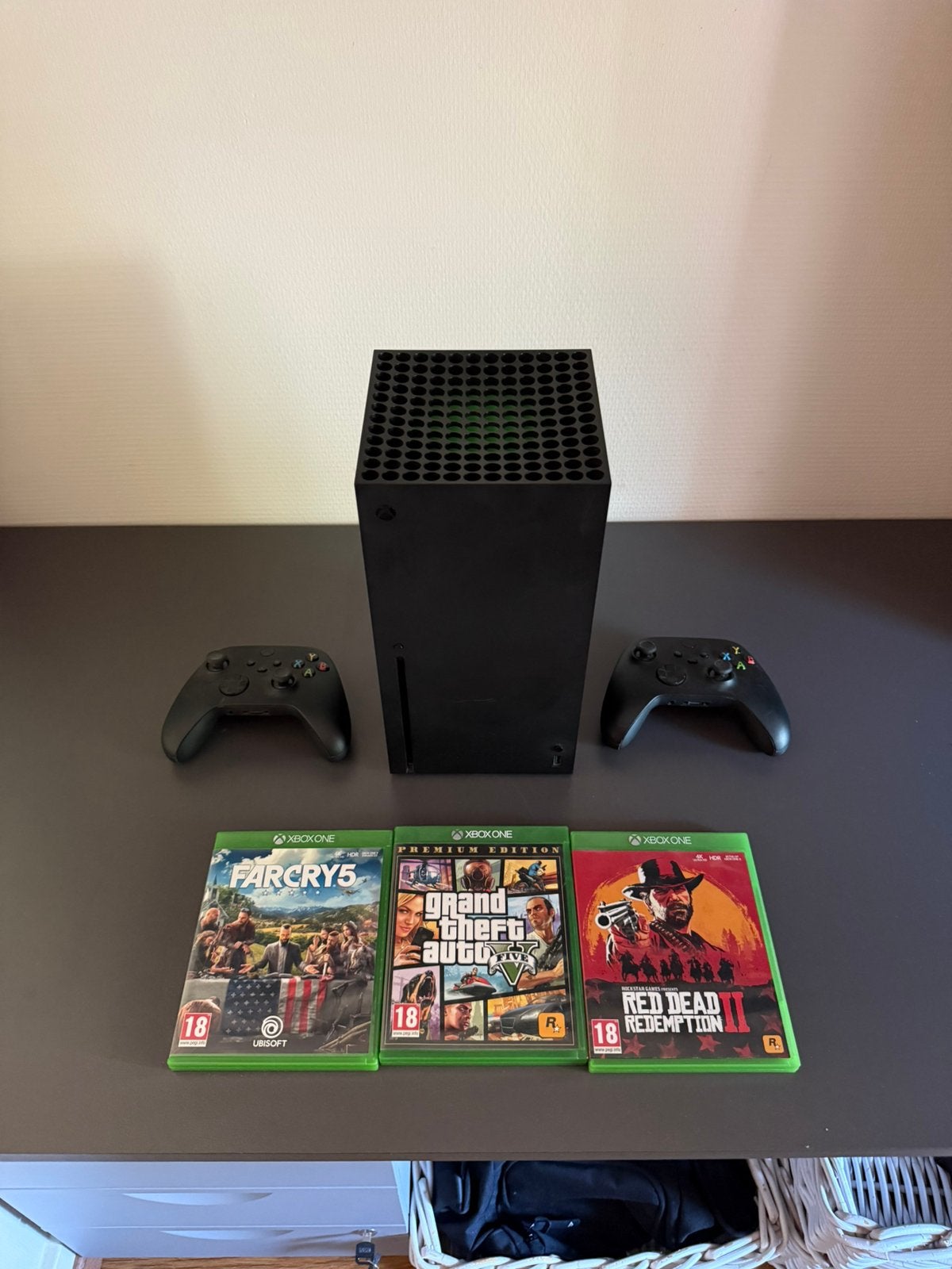 Xbox Series X 1TB + 2 Controllers en 3 Games, Ophalen of Verzenden, Zo goed als nieuw