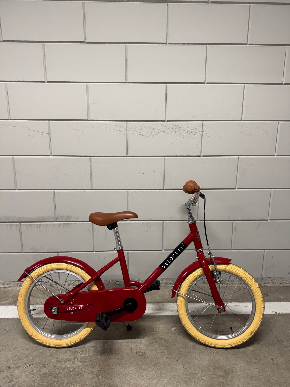 Veloretti Maxi 16 inch Kinderfiets Dakota Red + accessoires, Fietsen en Brommers, Fietsen | Kinderfietsjes, Ophalen, Terugtraprem