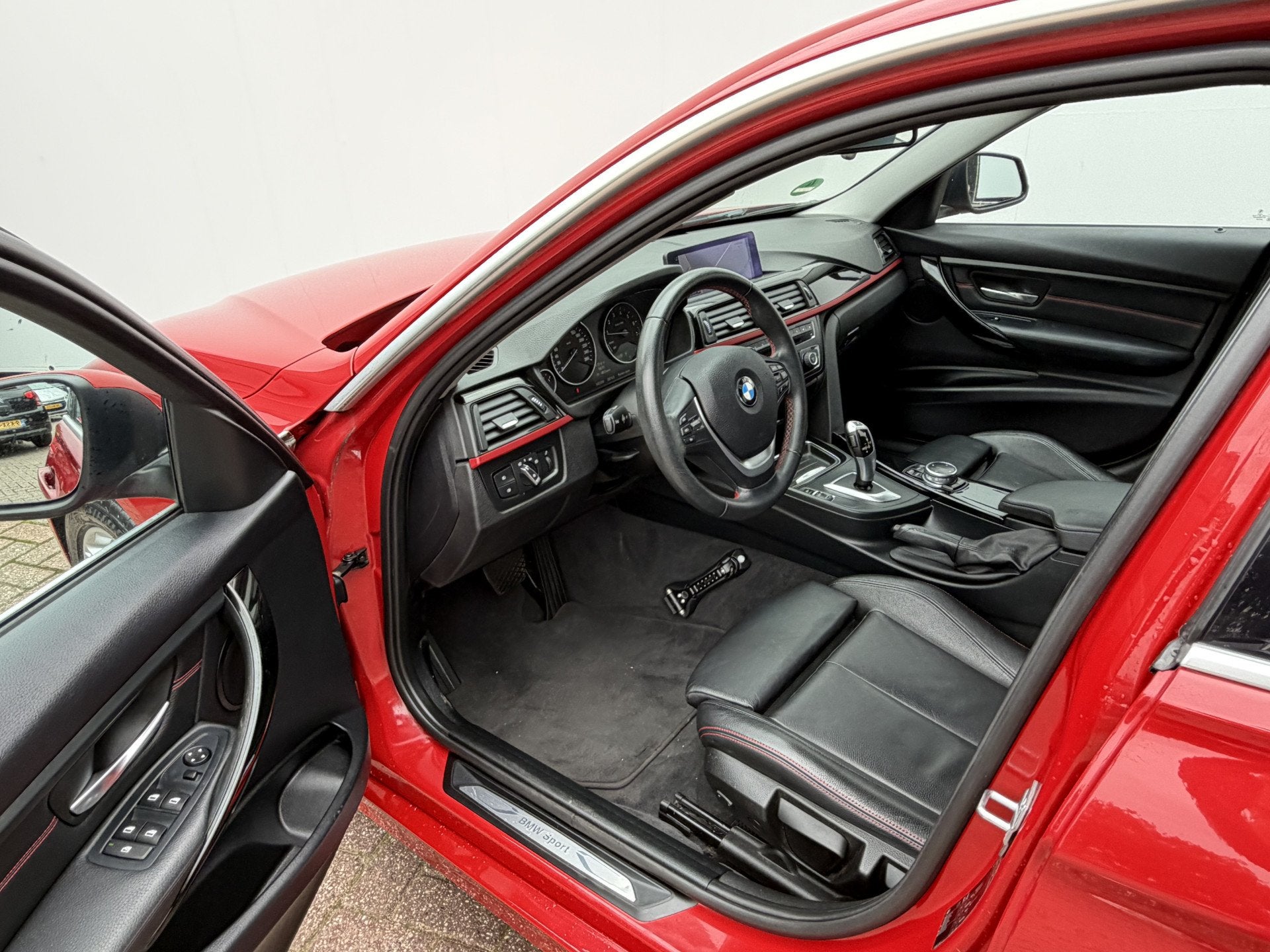 BMW 3-serie 316i High Executive Leder Sportzetels Red Chili, Auto's, Automaat, Gebruikt, Euro 6, 3-Serie