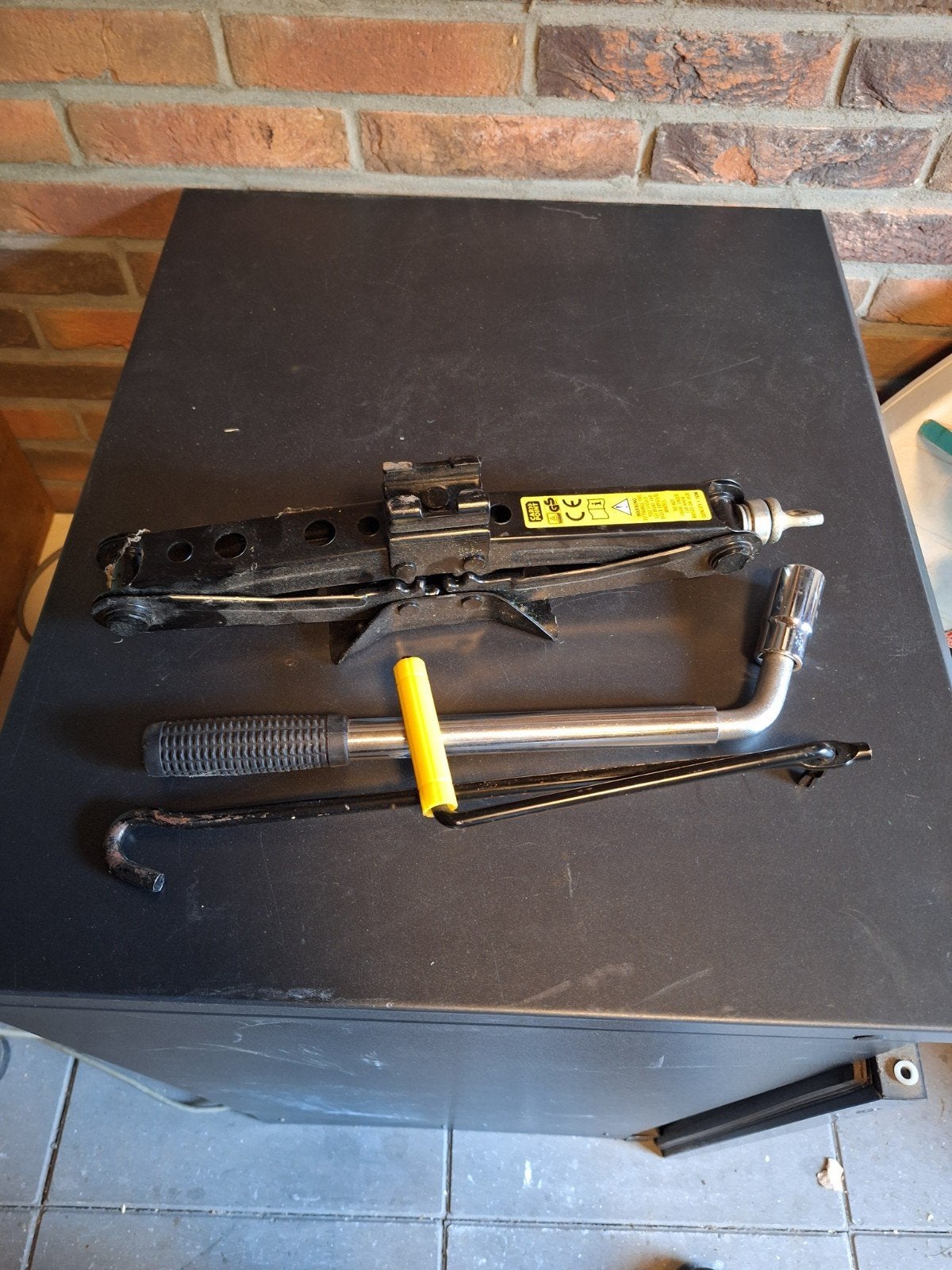 Krik en reservewiel voor auto, Ophalen of Verzenden, Zo goed als nieuw, Manueel, Schaarkrik