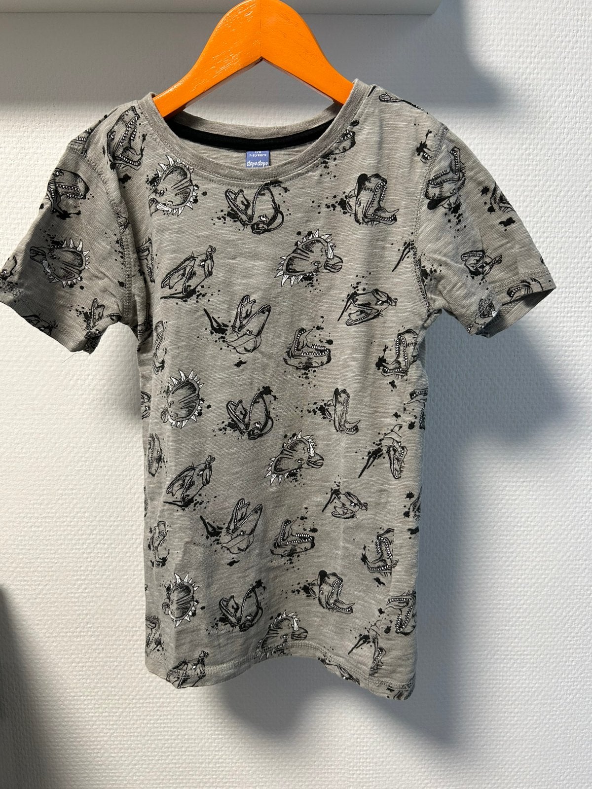 Dinosaurus  T-shirt maat 122/128, Ophalen of Verzenden, Zo goed als nieuw, Jongen, Shirt of Longsleeve