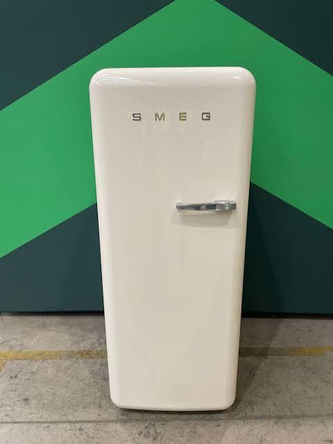 Creme smeg koelkast, 200 liter of meer, Zo goed als nieuw, Met vriesvak, 160 cm of meer