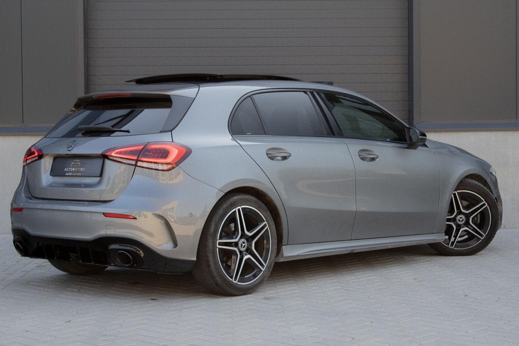 Mercedes-Benz A-klasse 180 AMG Line PANO DIFFUSSER CAMERA BU, Auto's, Mercedes-Benz, 136 pk, Gebruikt, 4 cilinders, Met garantie (alle)