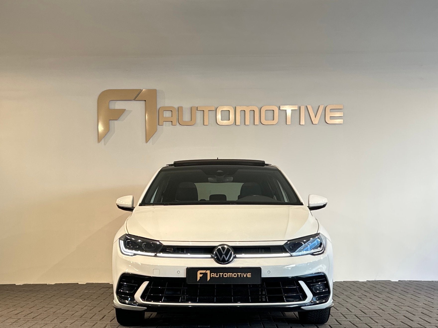Volkswagen POLO 1.0 TSI R-Line Pano|Camera|IQ|Stoelverwarmin, Gebruikt, Euro 6, Wit, Bedrijf