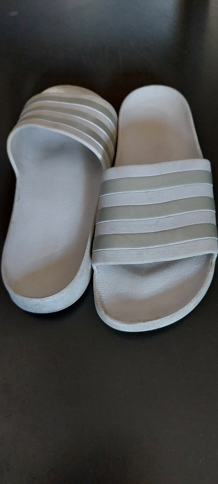 Hele nette Adidas slippers. Maat 40, Ophalen of Verzenden, Zo goed als nieuw