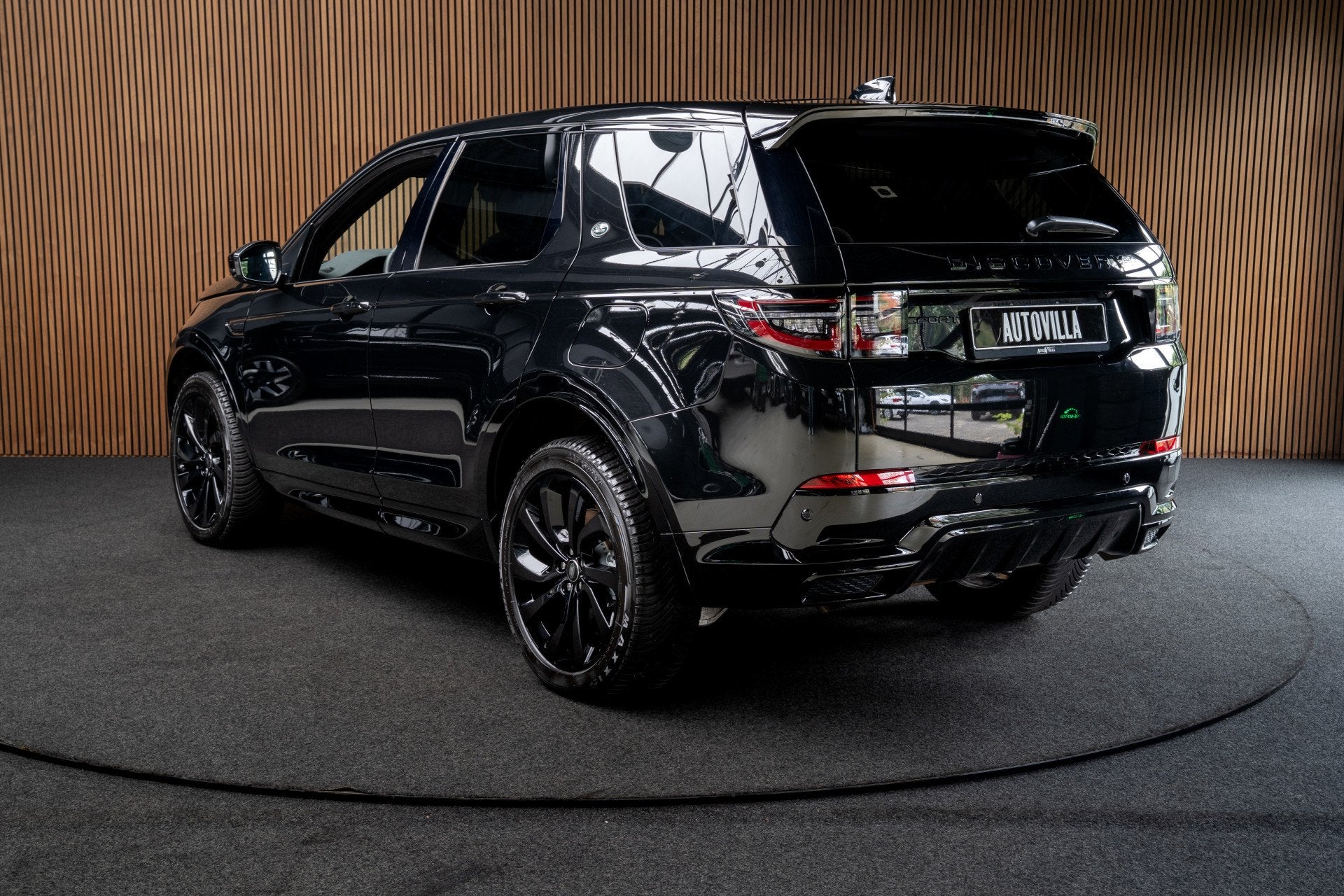 Land Rover Discovery Sport 1.5 P270e PHEV Panodak Leer Navi, Auto's, Automaat, Dealer onderhouden, Zwart, Adaptive Cruise Control