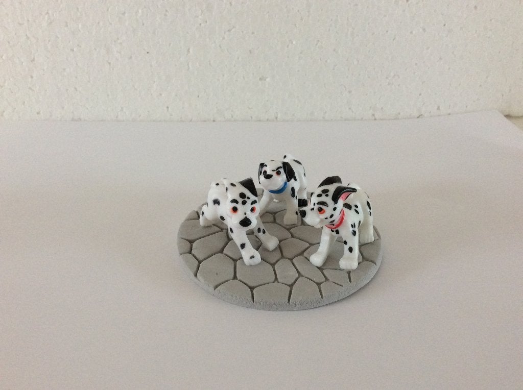 101 Dalmatiers - beeldje - 3 puppy's, Ophalen of Verzenden, Overige figuren, Zo goed als nieuw, Beeldje of Figuurtje