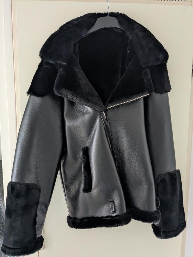 Zwarte winterjas met bontkraag, Kleding | Dames, Jassen | Winter, Ophalen of Verzenden