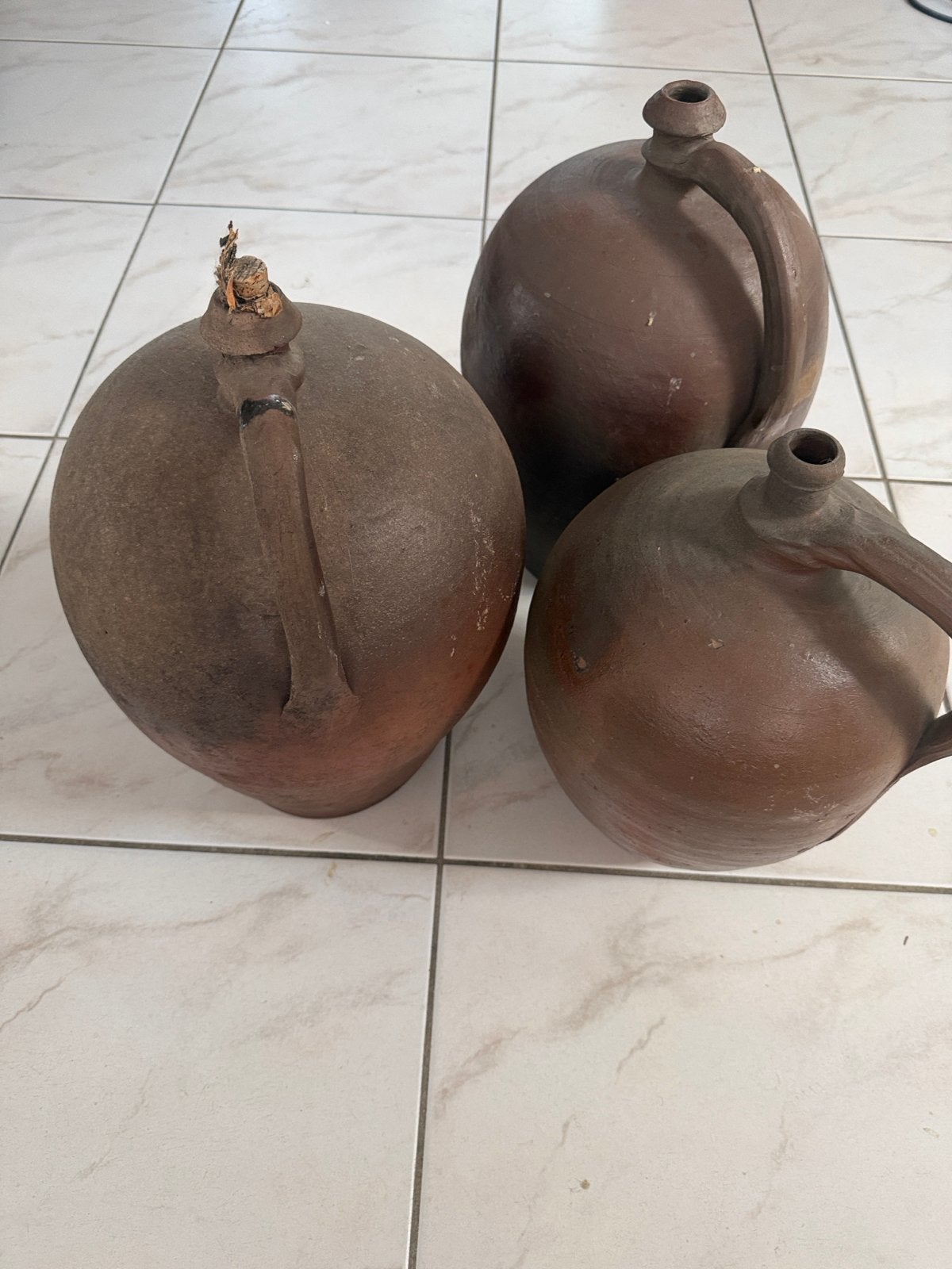 Set van 3 Portugese aardewerken kruiken, Ophalen