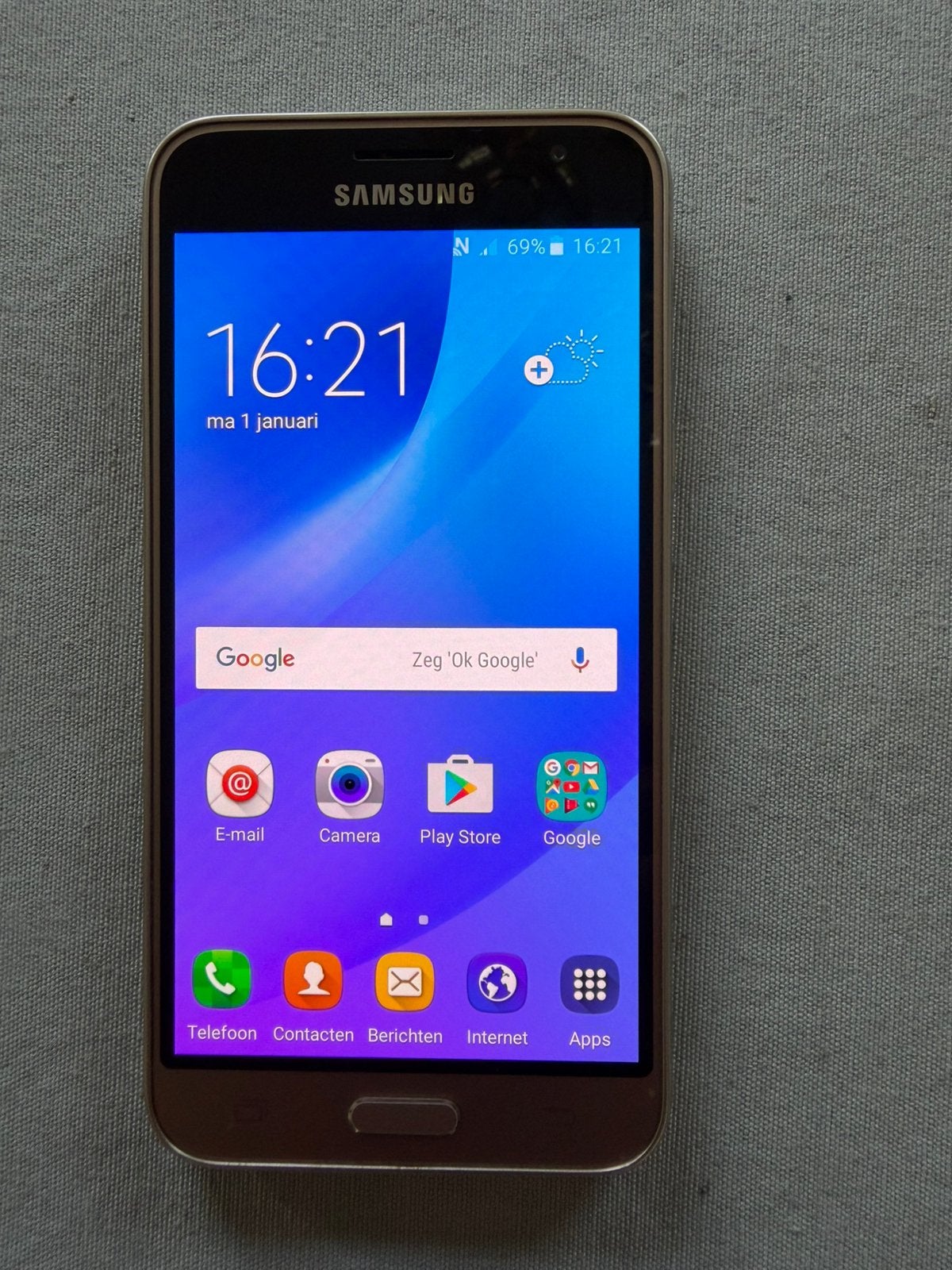 Mooie samsung galaxy J3 goudkleurig, Telecommunicatie, Mobiele telefoons | Samsung, Gebruikt, Overige kleuren, Ophalen of Verzenden